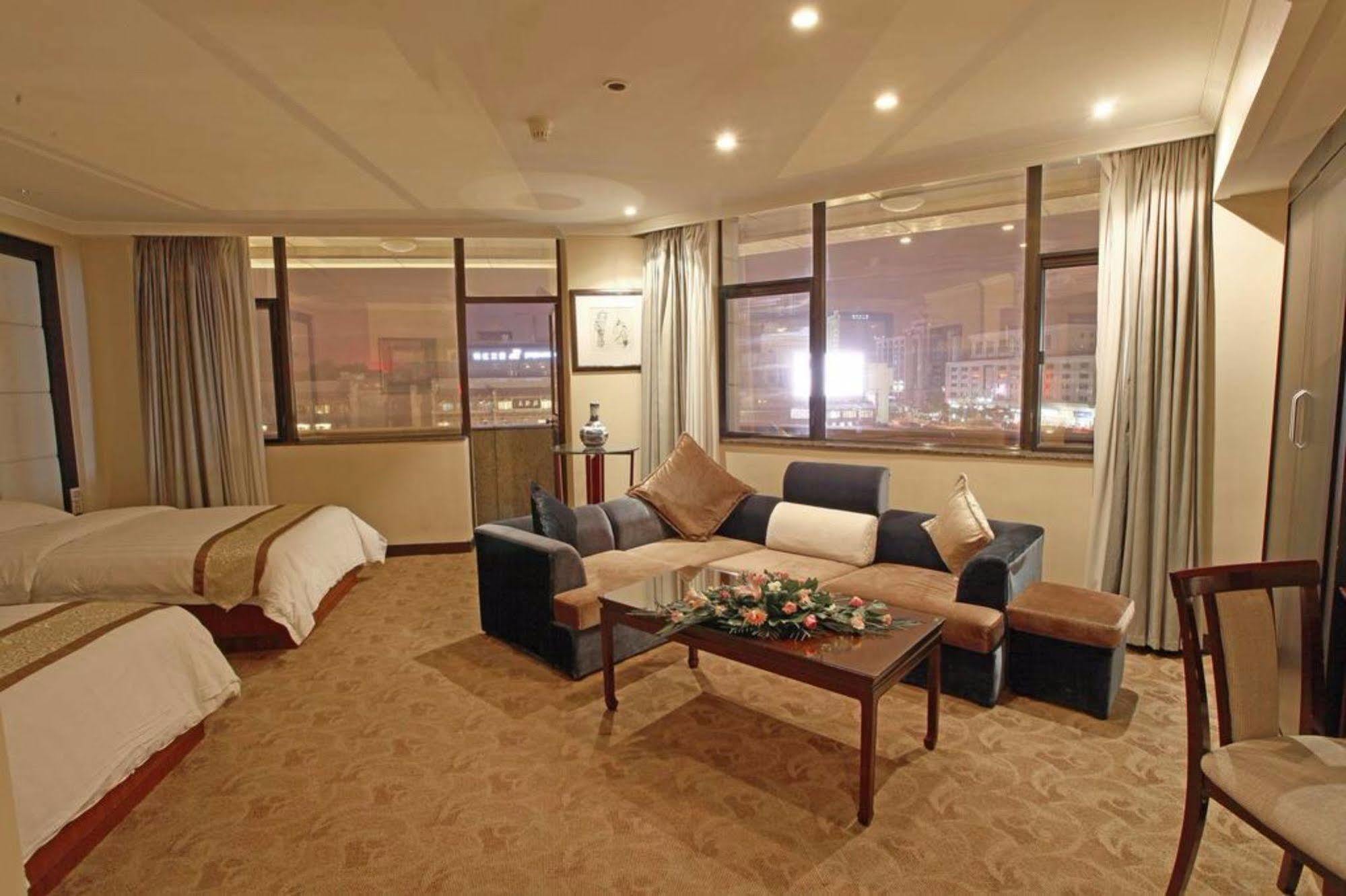 Ramada By Wyndham Xian Bell Tower Hotel Exterior photo